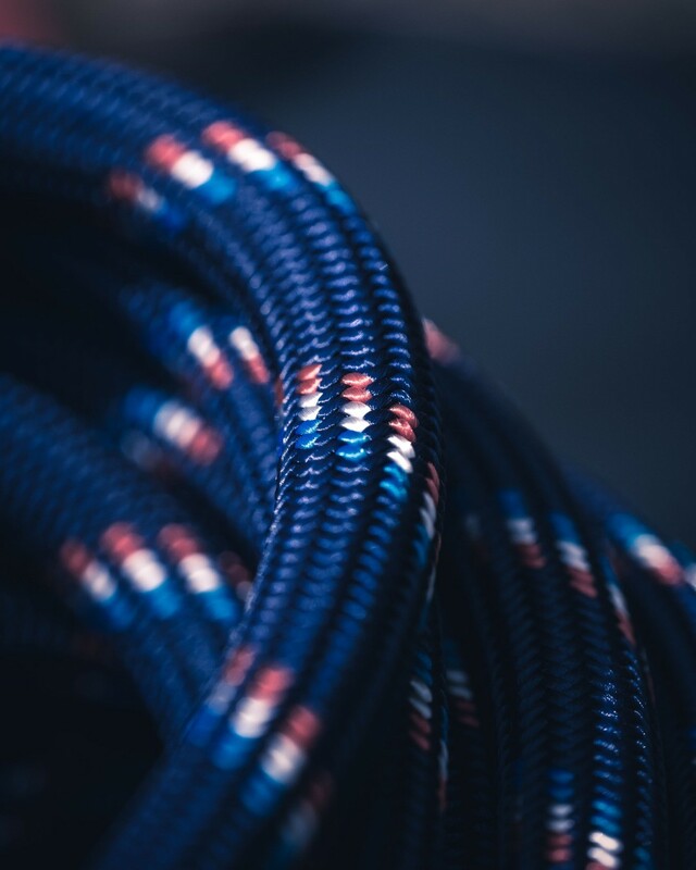 Manufacturer's tips: take more precautions to avoid friction when the rope is wet. Indeed, wet nylon is much more sensitive to abrasion.

#wearebeal