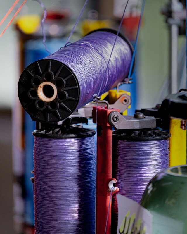 Ropes are built with 32, 40 or 48 spindles (this is the number of spools that rotate on the braiding machine). 

When the number of spindles is increased, the thickness of each thread is reduced, and therefore the thickness of the sheath. For the same diameter, a 48-spindle sheath is chosen for the dynamic properties and a 32-spindle sheath with a thicker thread for the friction resistance.

So now take a guess, how many spindles have been used to make your Beal rope? 

Let us know in the comment, we will then answer your guess and give you some extra insights about the model you own. 

#wearebeal